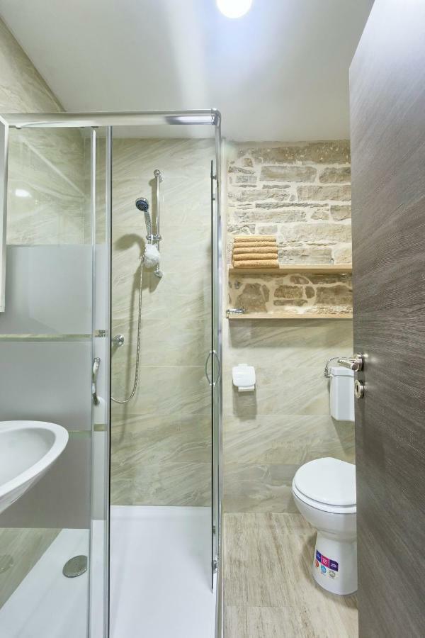 Old Town Apartments In City Center Pula Extérieur photo