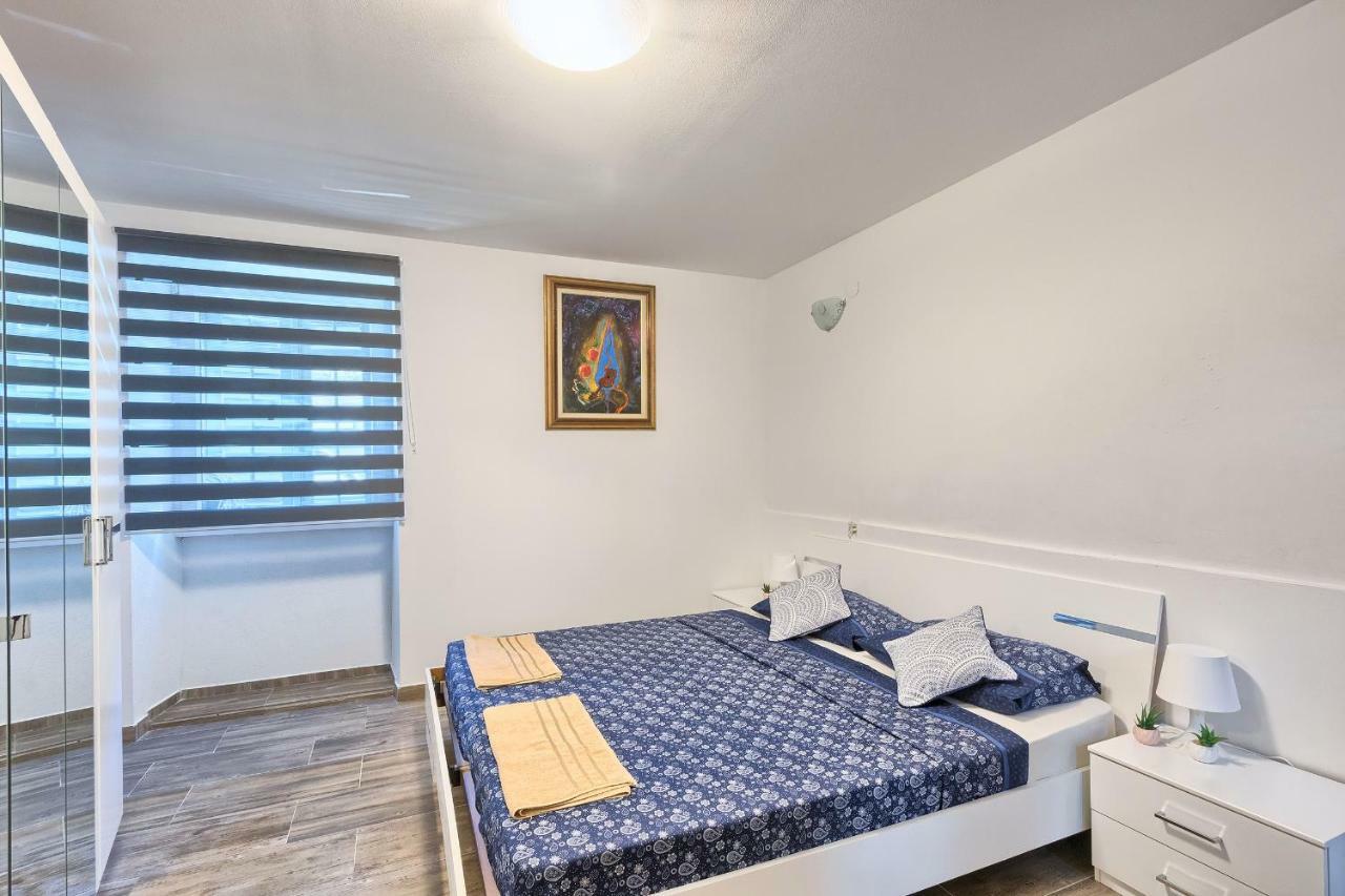 Old Town Apartments In City Center Pula Extérieur photo