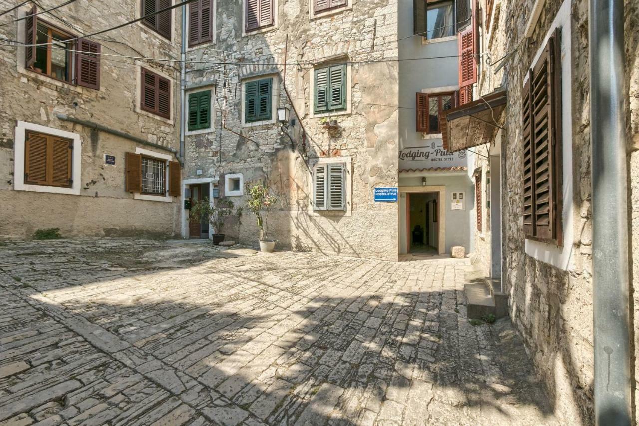 Old Town Apartments In City Center Pula Extérieur photo